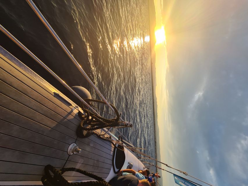 Cambrils: Costa Dorada Sunset Catamaran Cruise with Drinks - Getting There and Meeting Point Tips (So You Do Not Lose Time)