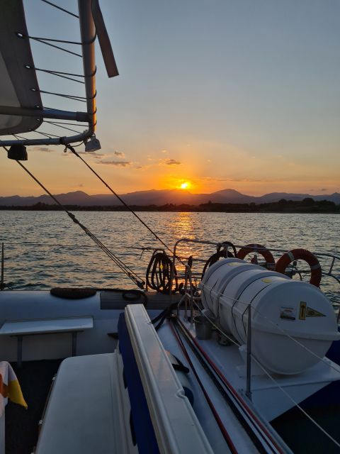 Cambrils: Costa Dorada Sunset Catamaran Cruise with Drinks - Staff and Service: The Human Part That Makes It Feel Easy