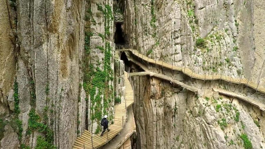 Caminito Del Rey From Málaga: Round-Trip Bus + Tour with Official Guide - Safety and Suitability: Heights Are Part of the Deal