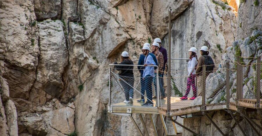 Caminito del Rey: Guided Hiking Tour with Entrance Tickets - The hike timeline: 3 hours total, with 7.7 km of walking