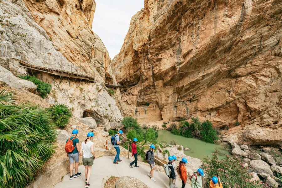 Caminito del Rey: Tickets, Guided Tour, Shuttle & Water - The best part: King’s Bridge, Glass Viewpoint, and the hanging bridge moment