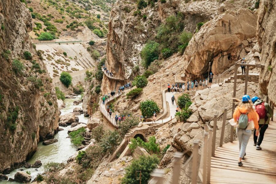 Caminito del Rey: Tickets, Guided Tour, Shuttle & Water - Guides and group size: why the experience feels smoother than DIY