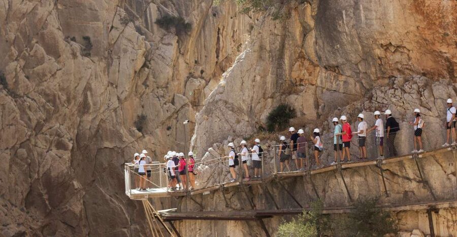Caminito del Rey: Trekking Tour with Hiking Guide - What happens on the walkway (and what your guide adds)
