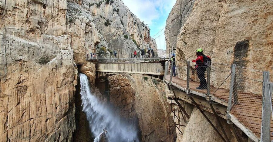 Caminito del Rey & White Village Tour with Tapas from Málaga - Álora White Village Tour: Museum, Church, and Viewpoints