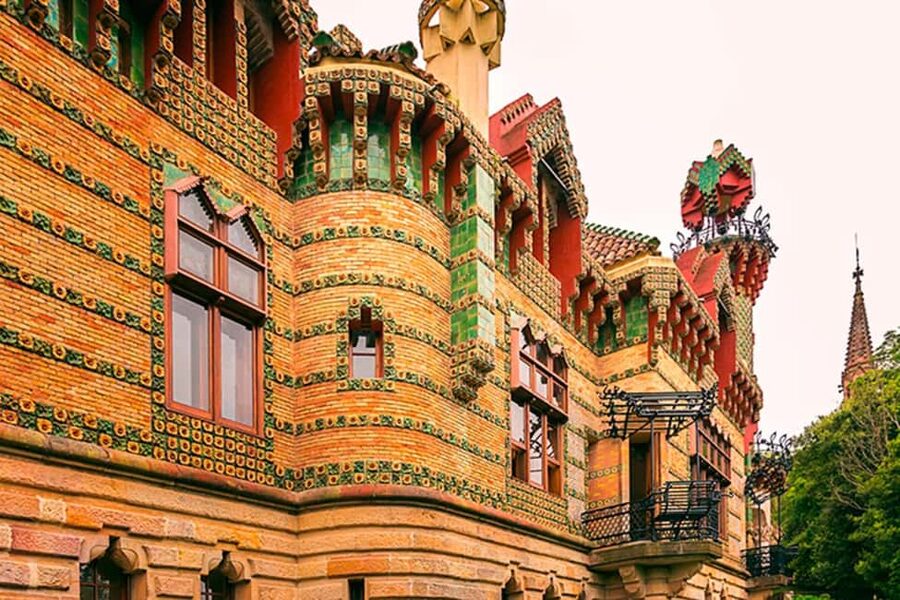 Capricho Gaudí with entrance, Santillana del Mar and Sequoia Forest - A Cantabria day trip that starts in the redwoods
