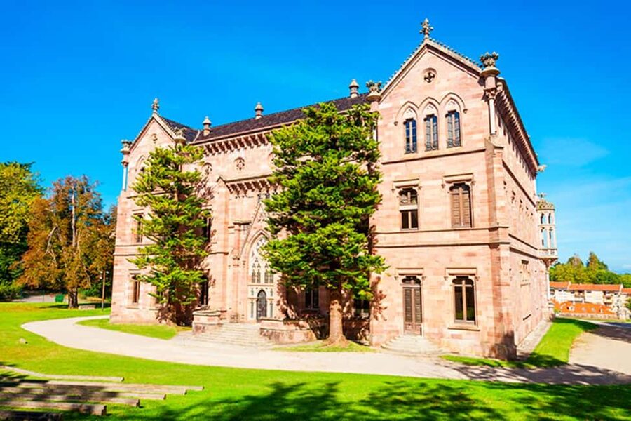 Capricho Gaudí with entrance, Santillana del Mar and Sequoia Forest - Comillas timing: quick panoramic looks, then a guided walk