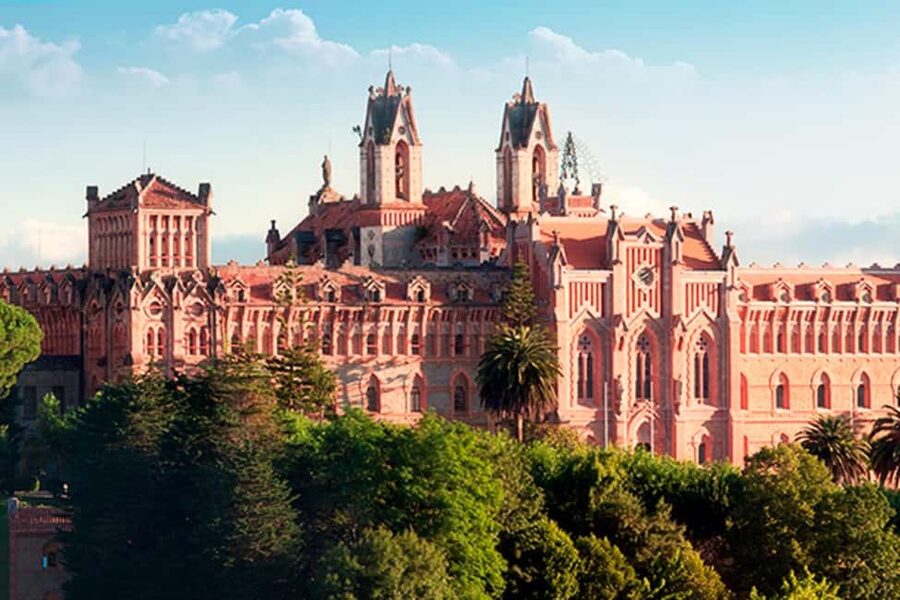 Capricho Gaudí with entrance, Santillana del Mar and Sequoia Forest - Lunch in Comillas: plan to eat, not just snack