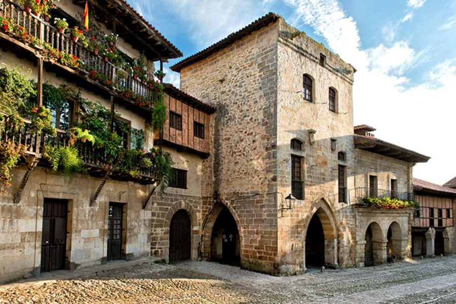 Capricho Gaudí with entrance, Santillana del Mar and Sequoia Forest - Price and logistics: what $53 really covers