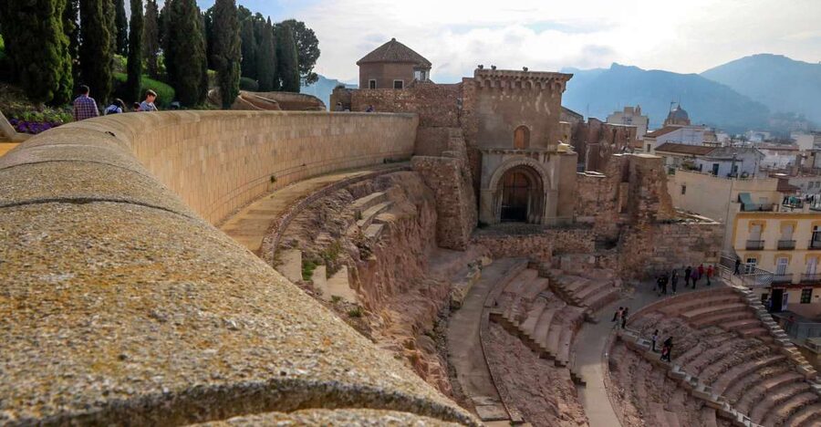 Cartagena: Ancient Roman Walking Tour with Entry Tickets - Finding Mare Nostrum and starting the 15-minute orientation