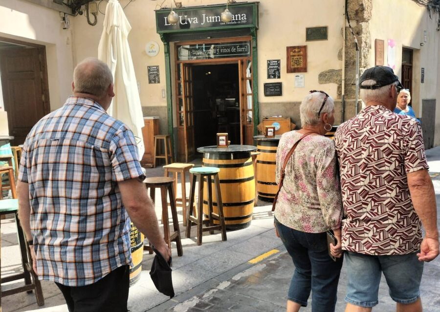Cartagena: Guided Walking Tour with Tapas and Drinks - Mare Nostrum to the Harbor: Getting Oriented Without Stress