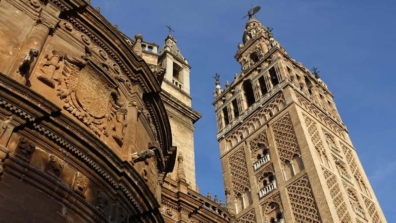 Cathedral and Giralda Entry Ticket with Audio Guide - Inside Seville Cathedral, what to actually look for with the app