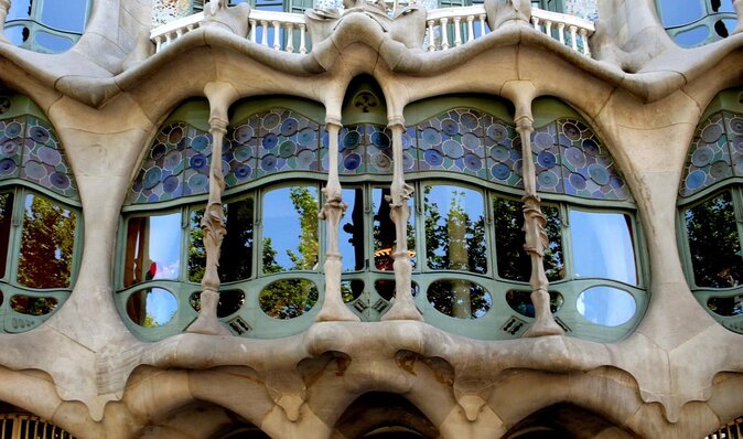 Complete Gaudi Tour: Casa Batllo, Park Guell & Sagrada Familia - AM vs PM: Casa Batlló in the Morning, Casa Vicens in the Afternoon