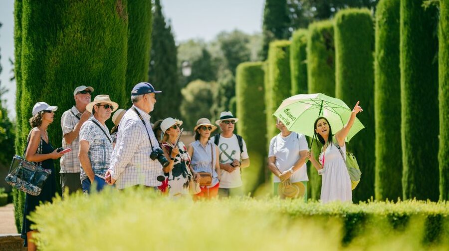 Cordoba: Alcazar of Christian Monarchs 1–Hour Guided Tour - Start in the gardens: ponds, plants, and the Walk of the Kings