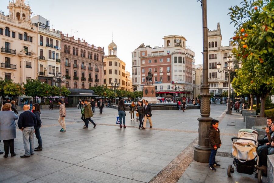 Córdoba: City Sightseeing Hop-On Hop-Off Bus Tour - Panorámica (Red Line): Gates, River Sights, and the Big-City Highlights