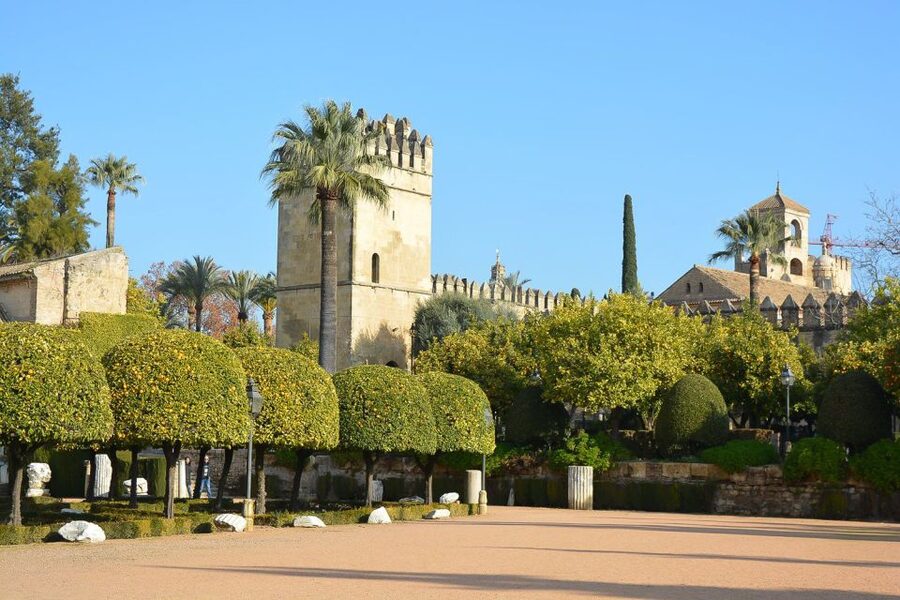 Cordóba: Gardens & Fortress of Catholic Monarchs Guided Tour - Meeting at Avenida del Alcázar, and What You Start With