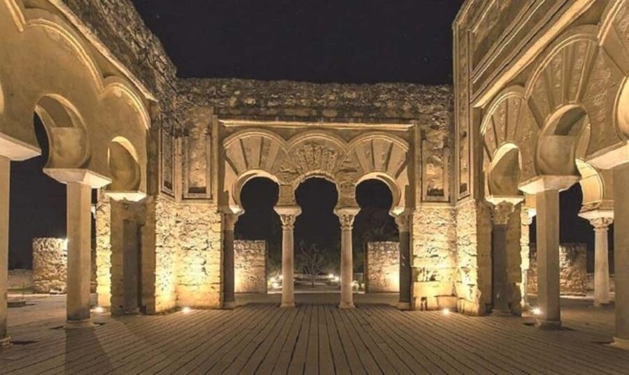 Córdoba: Guided Tour Medina Azahara at Dusk - UNESCO grounds, 8 km from Córdoba, and the shuttle you should plan for