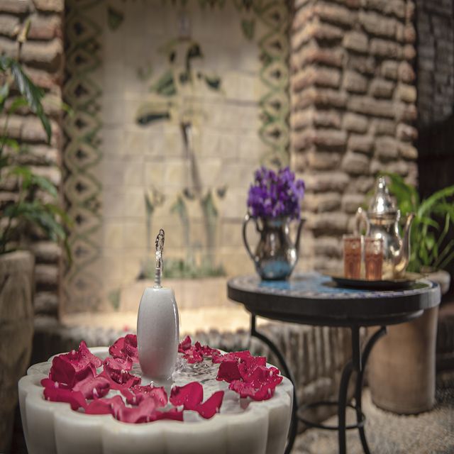 Córdoba: Hammam Al Ándalus Entry Ticket w/Optional Massage - Stairs, slipperiness, and other real-world comfort tips