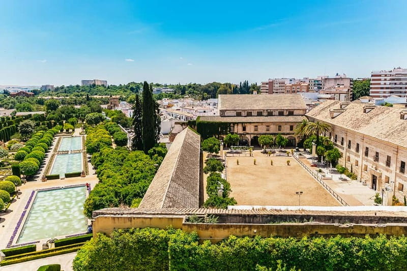 Córdoba: Jewish Quarter, Mosque, and Alcázar Tour - Synagogue and the Caliphal Baths: the quieter side of Córdoba