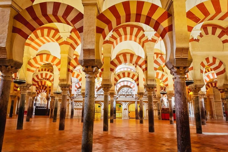 Córdoba: Jewish Quarter, Mosque, and Alcázar Tour - Guide style, audio setup, and the must-know ticket moment
