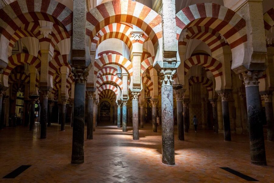 Córdoba: Mosque-Cathedral & Alcazar Guided Tour - The Christian layers inside a Muslim framework