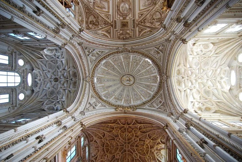 Córdoba: Mosque-Cathedral, Jewish Quarter and Alcázar Tour - Mosque-Cathedral of Córdoba: columns, double arches, and the mihrab