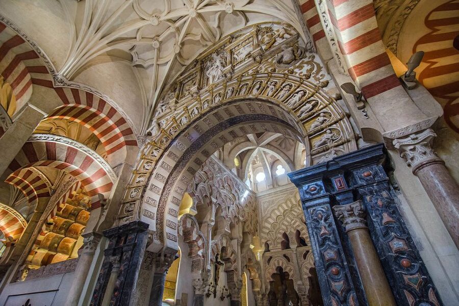 Cordoba Mosque-Cathedral: Skip-the-Line Guided Tour - Double arches and the design tricks that create height