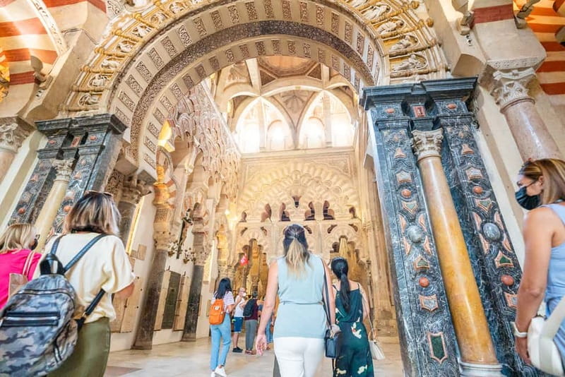 Córdoba: Mosque, Jewish Quarter & Tour with Ticket - Patio to Arches: How the Guide Helps You Read the Building
