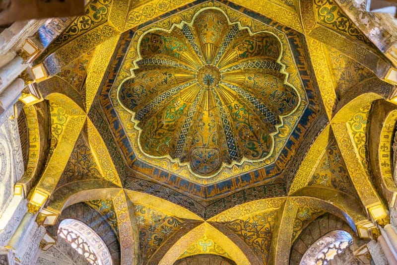 Córdoba: Mosque, Jewish Quarter & Tour with Ticket - Entering the Mezquita-Cathedral: Courtyard Calm First, Then the Main Space