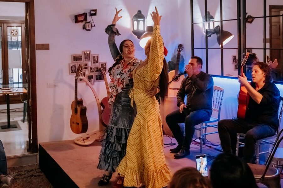 Córdoba: Tablao Flamenco at Doble de Cepa with Optional Meal - Flamenco in the Judería, steps from the Mosque-Cathedral