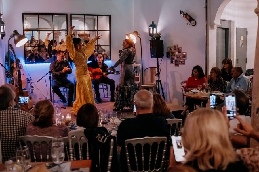 Córdoba: Tablao Flamenco at Doble de Cepa with Optional Meal - Optional meal at Doble de Cepa: Cordobese classics that fit the night