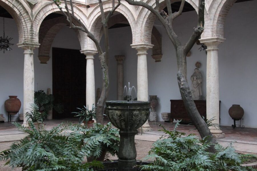 Córdoba: Viana Palace Gardens and Patios Entry Ticket - Gardens that feel bigger than they look