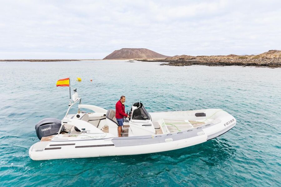 Corralejo: Lobos Island Catamaran Tour with Drinks & Snorkel - La Concha Beach: where the snorkeling and water activities click
