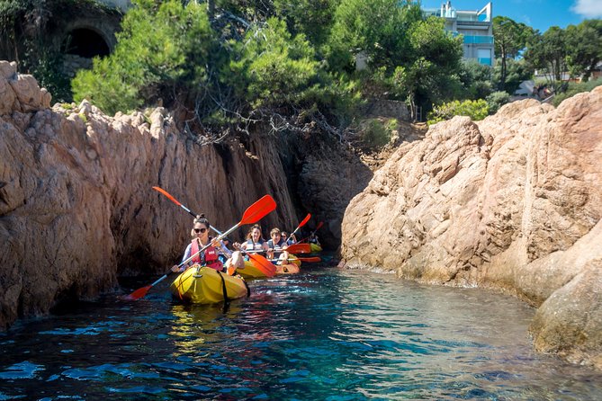 Costa Brava Kayaking and Snorkeling Small Group Tour with Lunch - Lunch After the Water: When You Actually Have An Appetite