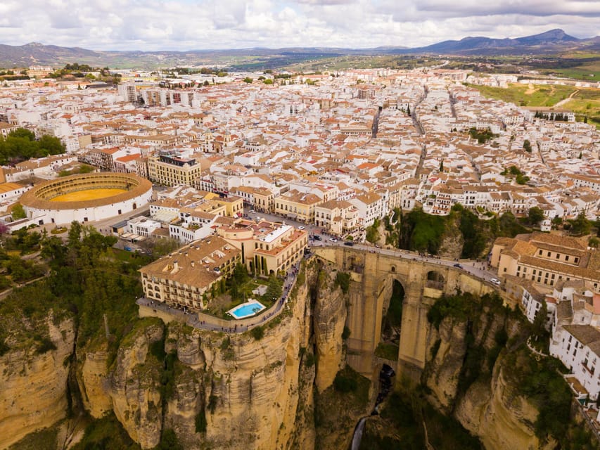 Costa del Sol: Day Trip to Ronda and Setenil - Ronda arrives: a guided introduction that sets up the photos