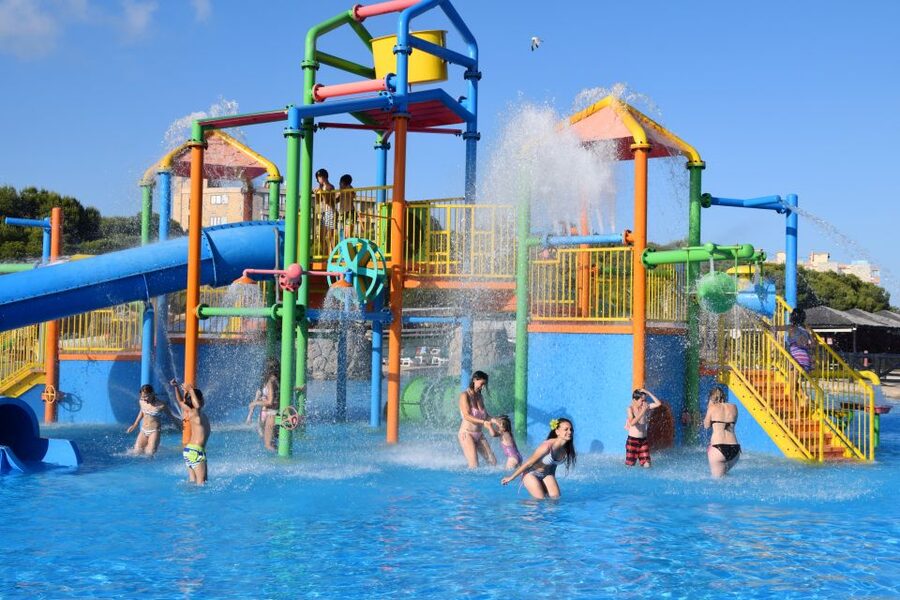Costa Dorada: Aquopolis Entry Ticket - Sunbeds, lockers, and the real cost of comfort
