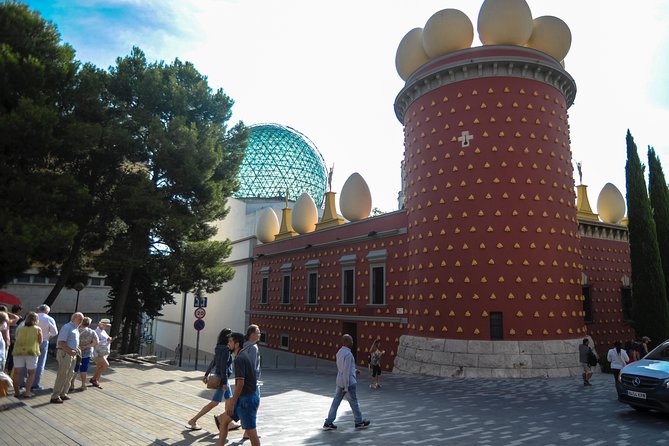 Dali Museum, House & Cadaques Small Group Tour from Barcelona - Inside the Dalí Theatre-Museum in Figueres, One Place That Feels Like a Whole World