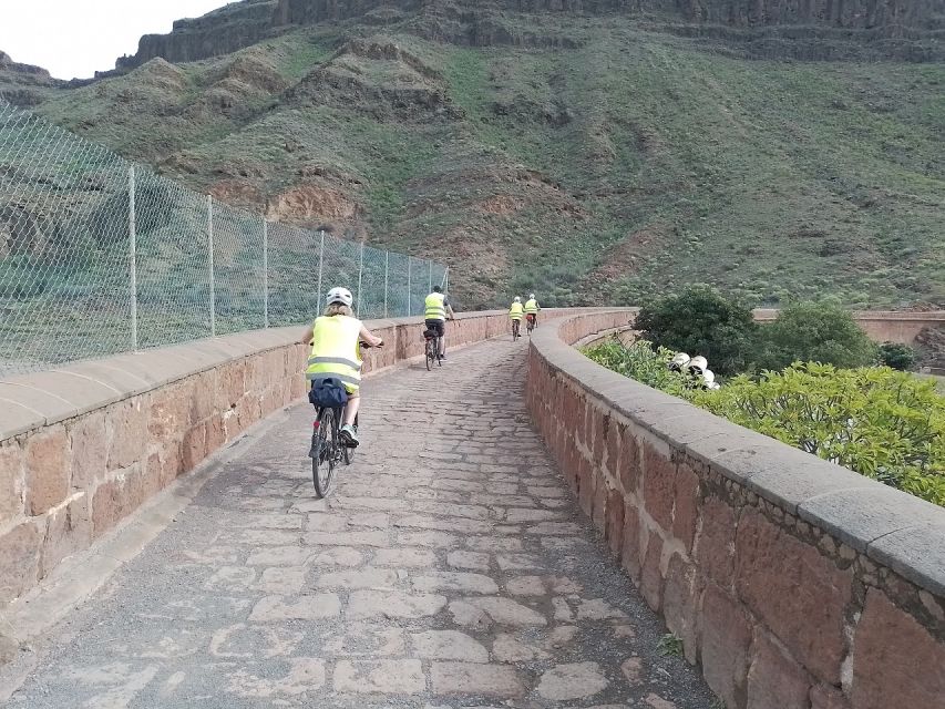 E-Bike Mountain Tour in Natural Park +Option Tapas in a Cave - Ayagaures Dam viewpoint, then a downhill return that keeps the momentum