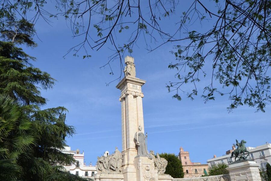 English Cádiz Tour: Walking Tour with Local Guide - La Caleta Beach: Sea Air, Local Stories, Real Context