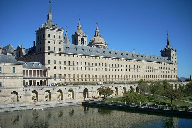Escorial Monastery and the Valley of the Fallen Tour from Madrid - The guide experience: bilingual narration and different speaking styles