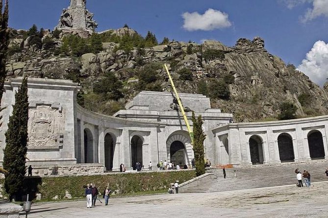 Escorial Monastery and the Valley of the Fallen Tour from Madrid - Getting on the bus early: comfort, Wi-Fi, and hearing the guide