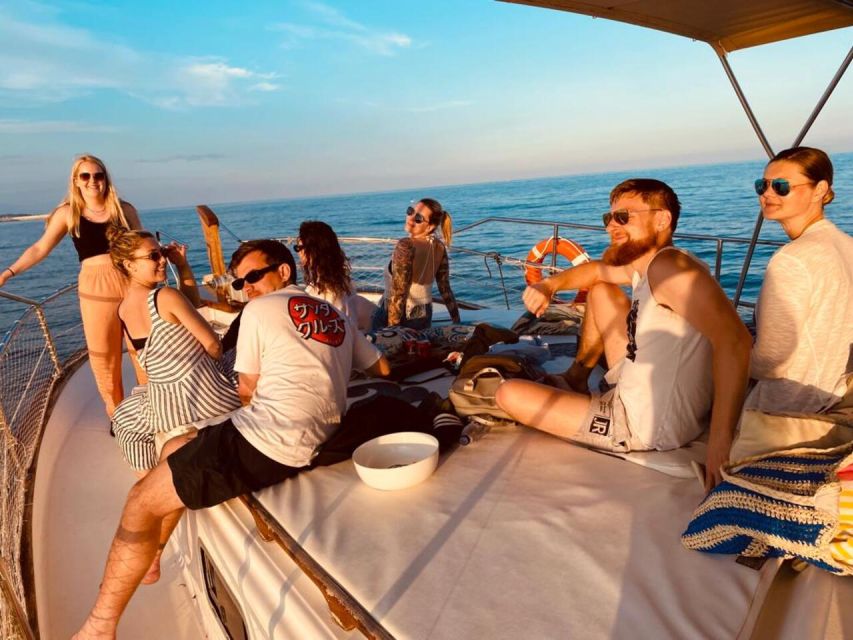 Estepona: Dolphins Searching Sea Cruise with Drink & Snacks - Meeting at La Martingala Docks, and What Boarding Looks Like