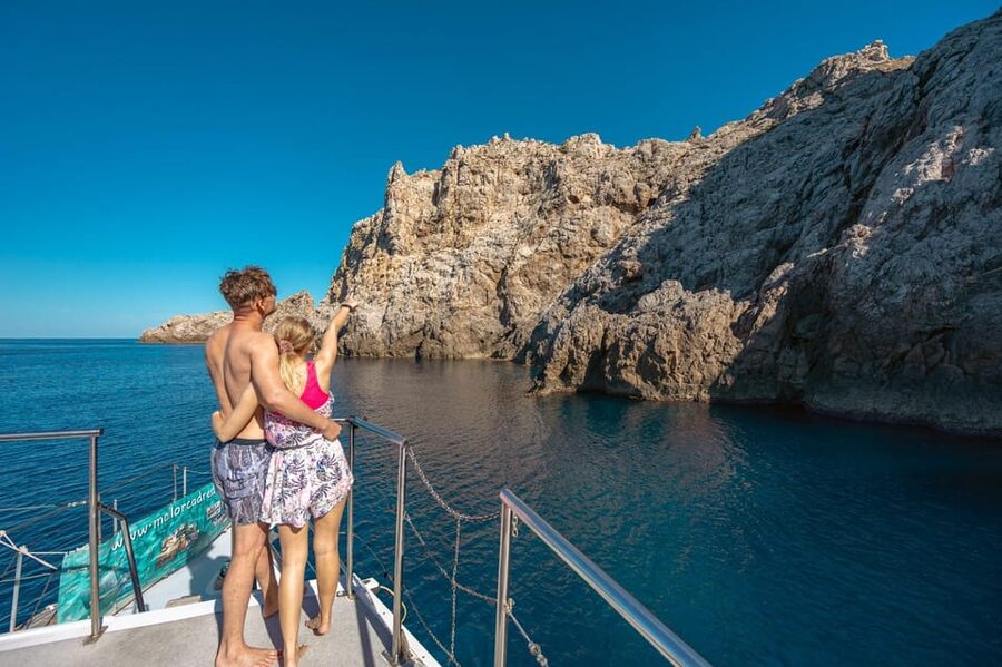 Excursión en barco por la tarde con bebidas y snacks - Paradas para nadar: lo que de verdad convierte el paseo en experiencia