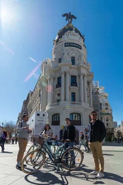 Explore Madrid by bike taking photos with Benja - Key points to know before you pedal