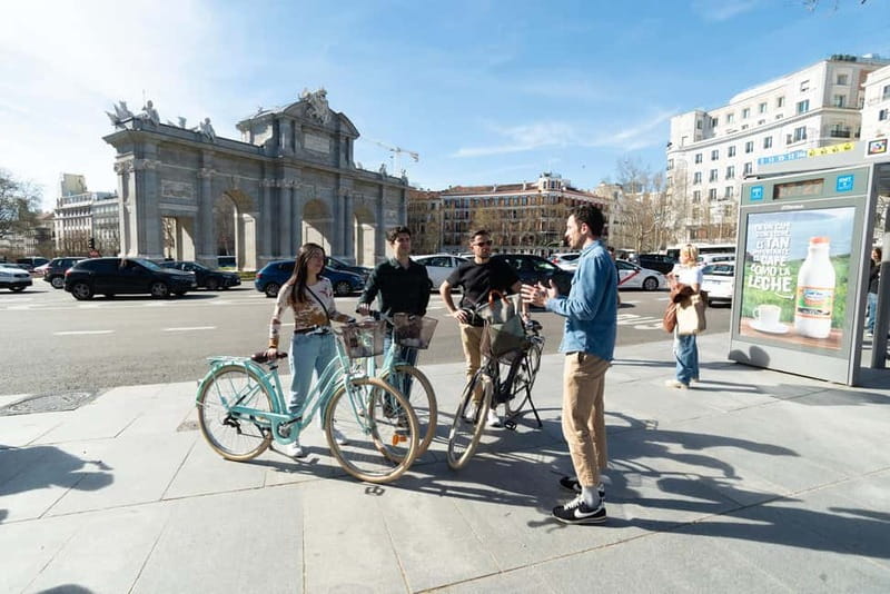 Explore Madrid by bike taking photos with Benja - Benja’s photo approach with a Nikon camera