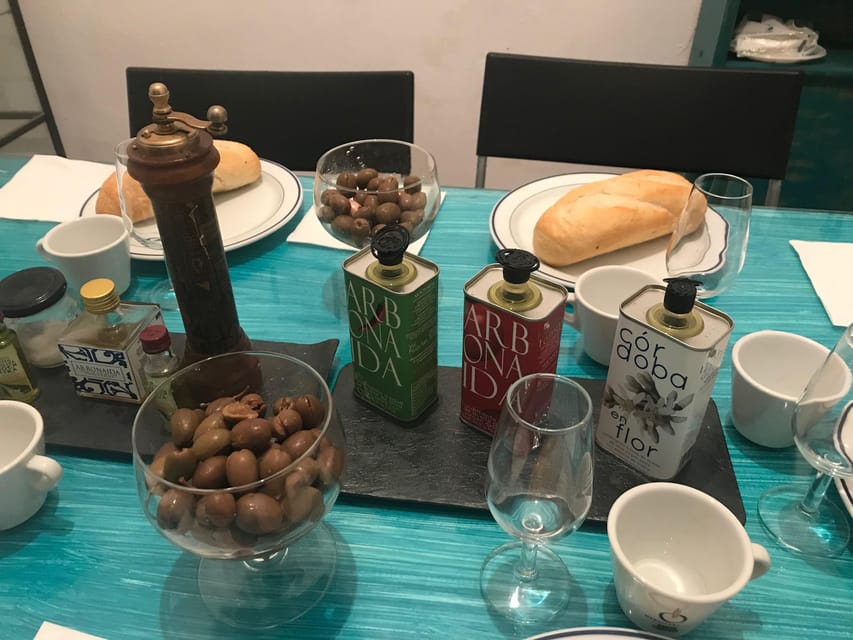 Extra Virgin Olive oil tasting - Corredera Square to the Tasting Room, with a quick taste of local life