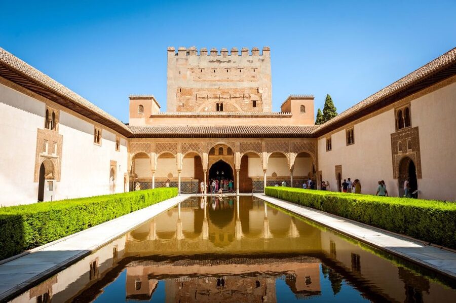 Fast-Track Alhambra & Nasrid Palaces Guided Tour - Generalife Gardens: leisure for kings, and a break for you