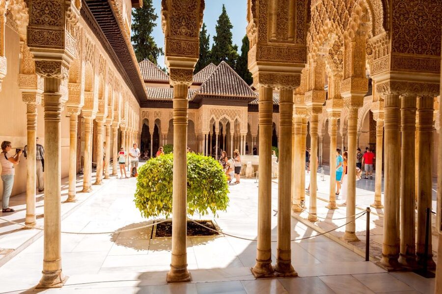 Fast-Track Alhambra & Nasrid Palaces Guided Tour - How the guide shapes the whole experience