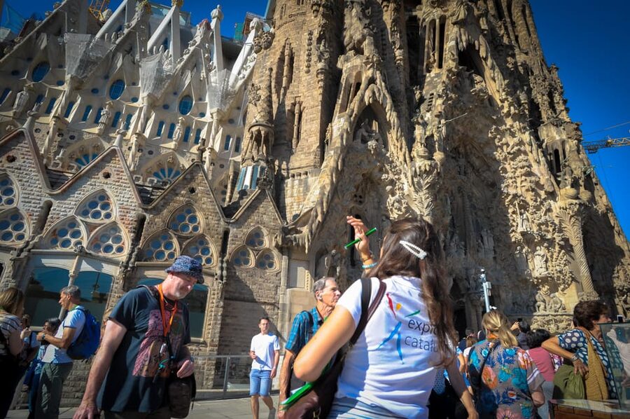 Fast Track: Sagrada Familia & Barcelona Full-Day Tour - L’Eixample and Passeig de Gràcia: modernism on a wide boulevard