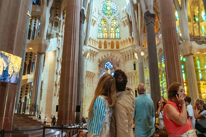 Fast Track Sagrada Familia Guided Tour - Step-by-step walkthrough: inside the basilica (and what you’ll notice)