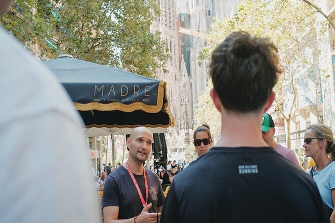 Fast Track Sagrada Familia Guided Tour - Language and headsets: how to avoid an audio disappointment